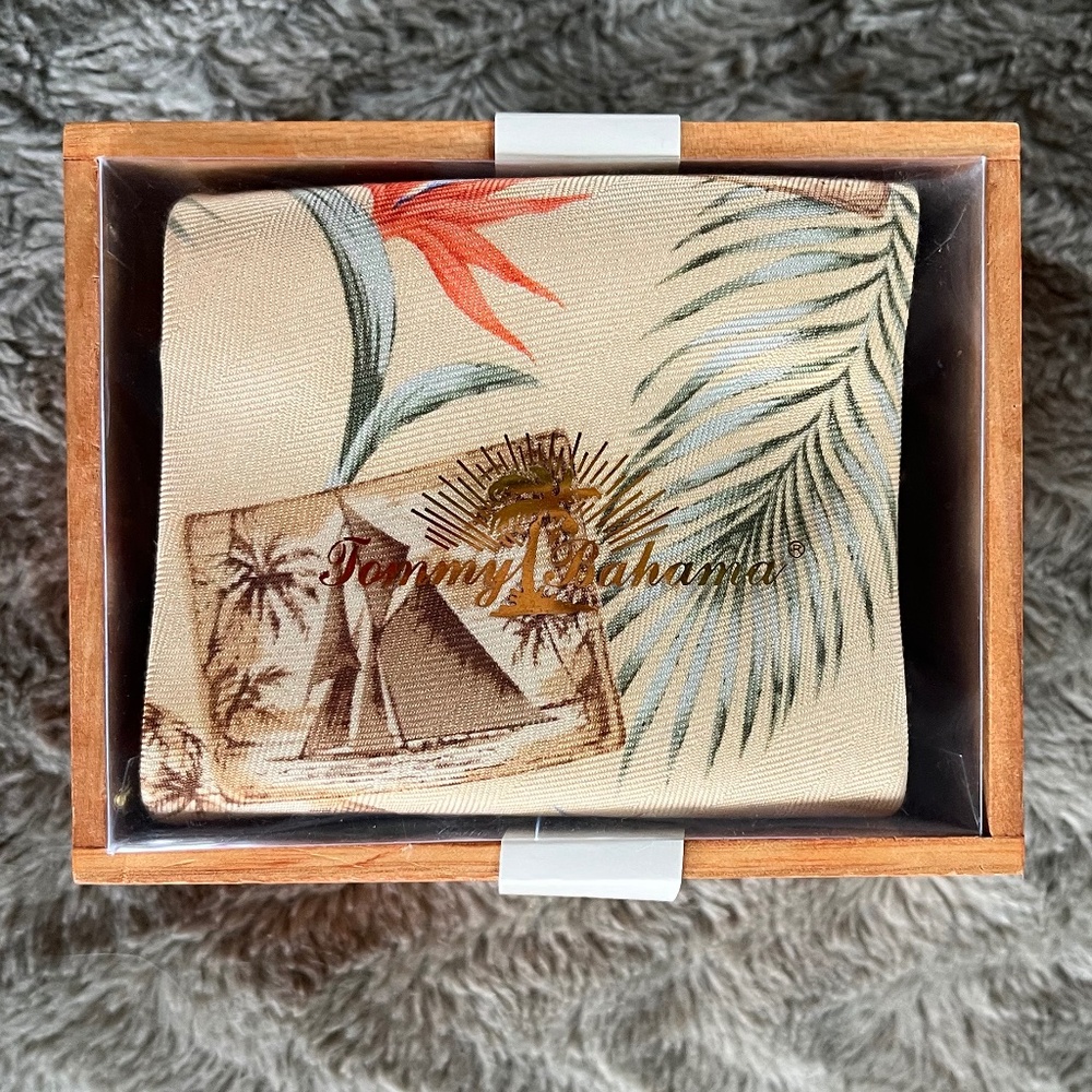 Tommy Bahama Tropical Necktie in Wooden Gift Box   NWOT